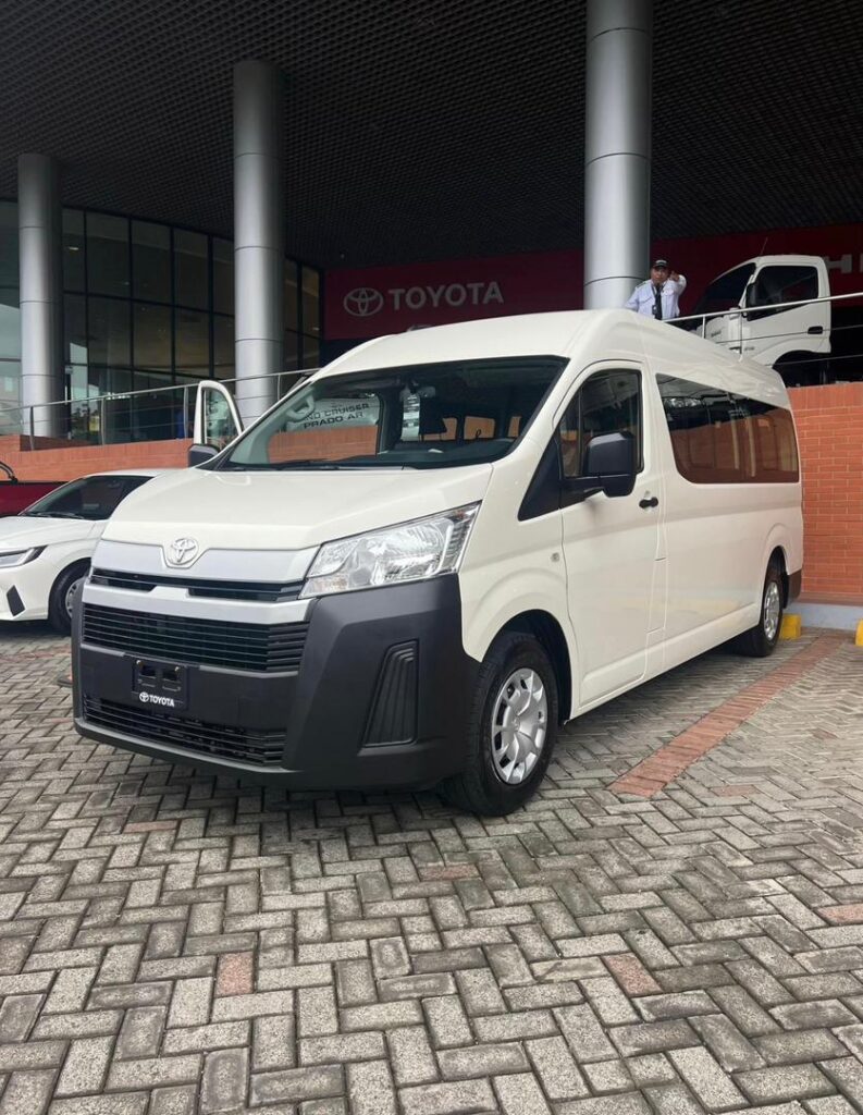 Toyota Hiace Bus